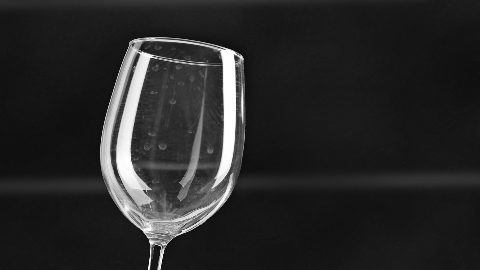 Powerful Tips to Remove Dishwasher Stains And Marks on Glasses
